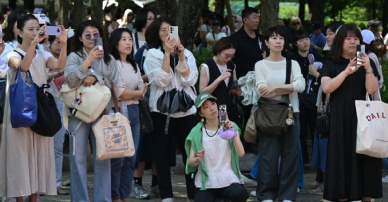 Protesta en Corea del Sur por la brecha salarial entre hombres y mujeres, uno de los factores que contribuyen a la desigualdad de género en el país.