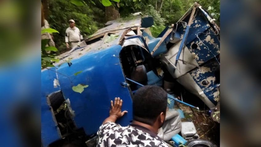 Vuelca autobús de un equipo de futbol infantil, tragedia deja cinco muertos: VIDEO