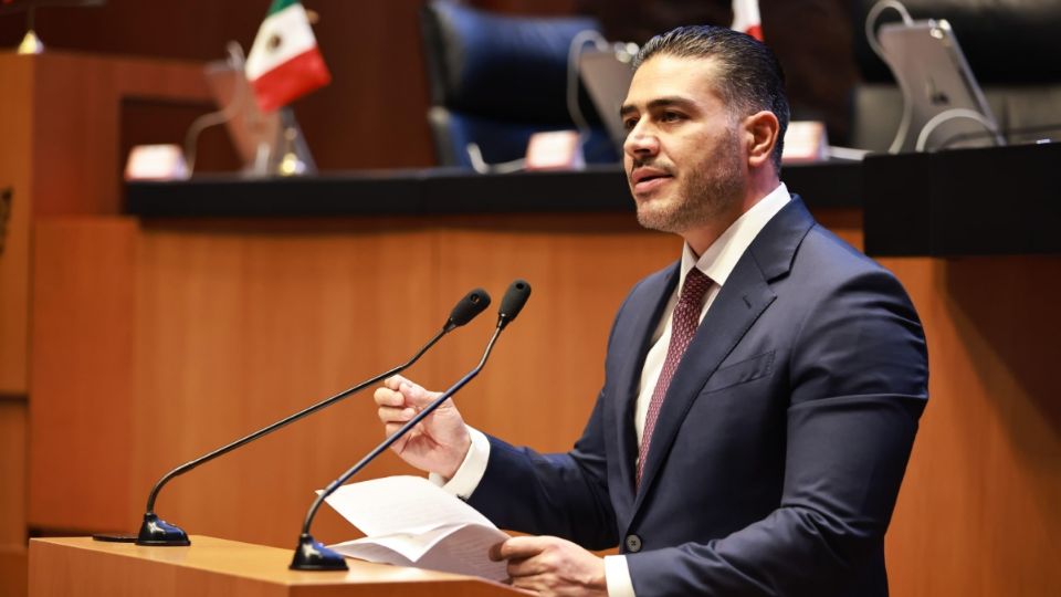 Omar García Harfuch desde la Tribuna del Senado durante la discusión de las reformas en materia de Guardia Nacional.