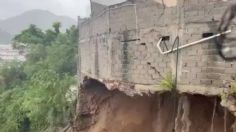 VIDEO: captan derrumbe de una casa con alberca tras el paso del huracán John en Acapulco