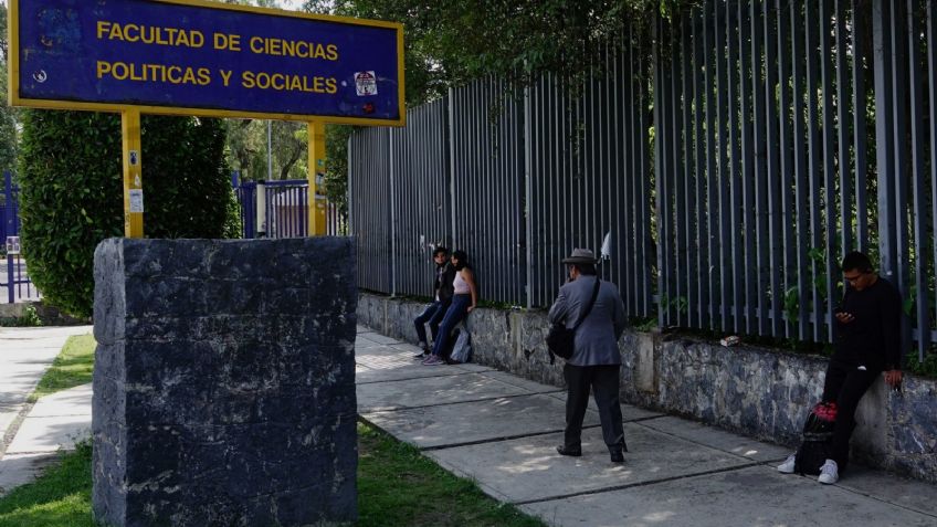 Estudiantes toman instalaciones de Facultad de Ciencias Políticas y Sociales de la UNAM