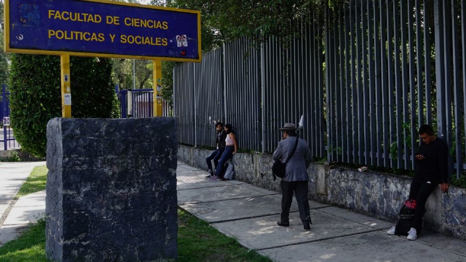 El plantel se unió a las protestas por los diez años de la desaparición de los normalistas de Ayotzinapa.