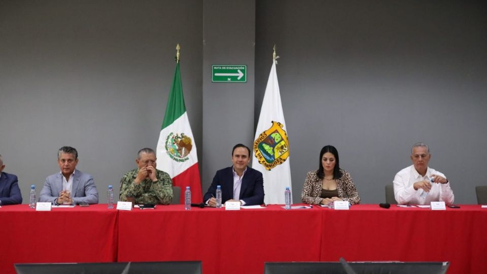 En esta mesa de trabajo estuvieron presentes mandos del Ejército, la Guardia Nacional, dependencias del gobierno federal y estatal, los poderes Legislativo y Judicial, y alcaldes de La Laguna.