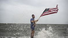 Huracán Helene se degrada a categoría 1 horas después de tocar tierra en Florida