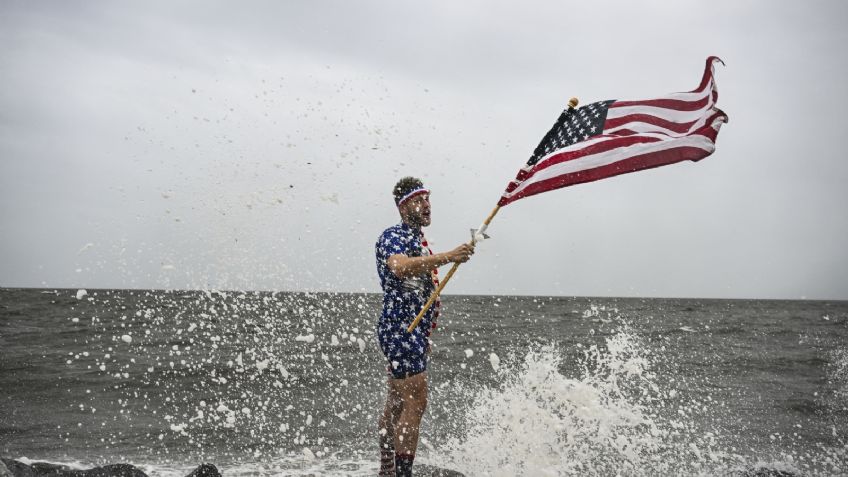 Huracán Helene se degrada a categoría 1 horas después de tocar tierra en Florida