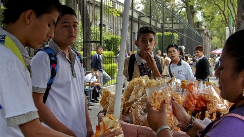 ¡Adiós chilaquiles y chicharrones! Estos son los alimentos que serán prohibidos en las escuelas mexicanas