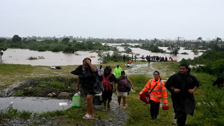 John toca tierra en Aquila, Michoacán, sigue su trayectoria | EN VIVO