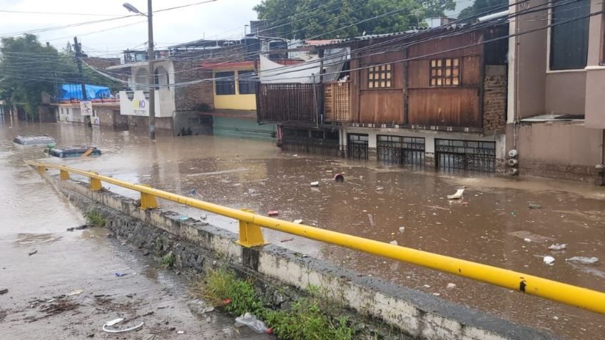 VIDEO: intensas lluvias por huracán "John" desbordan río Huacapa: decenas de viviendas quedan bajo el agua