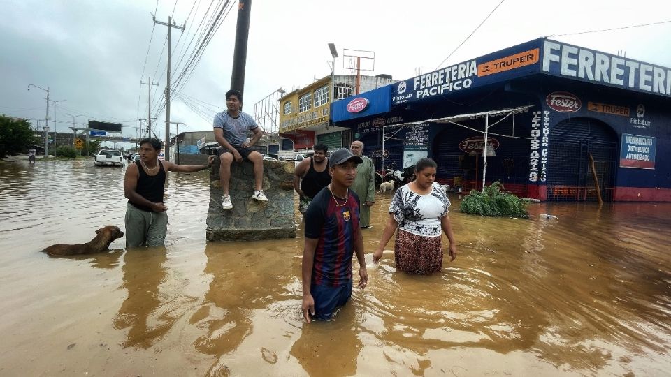 Continúan operativos de rescate tras las fuertes lluvias