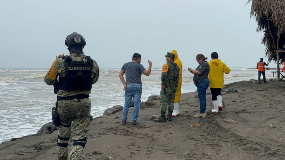 Sedena ayuda a habitantes de San Luis Potosí a sobrellevar al tormenta