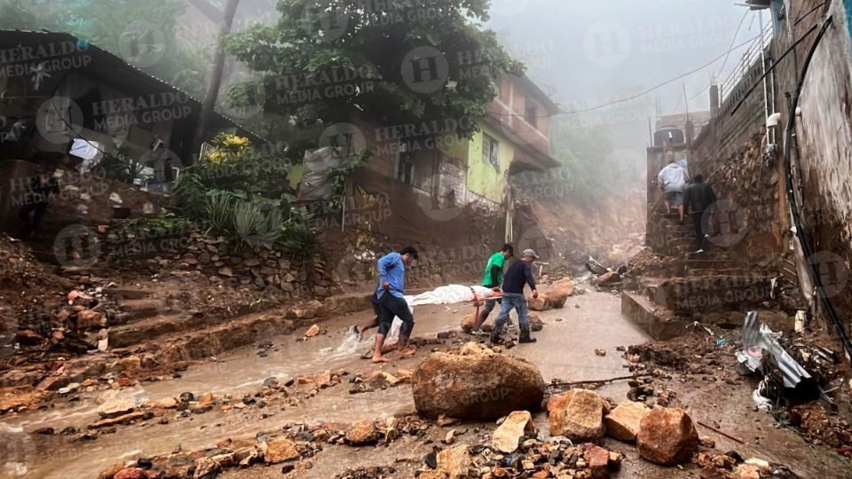 Subió la cifra de los afectados y muertos por John que degradó de huracán a tormenta tropical