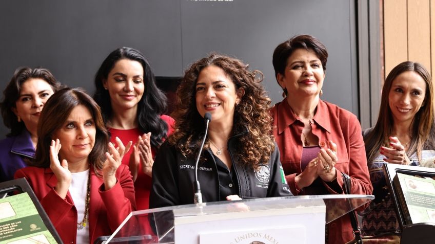 Presentan en San Lázaro el libro “La participación de las mujeres en 200 años de administración del Poder Legislativo”