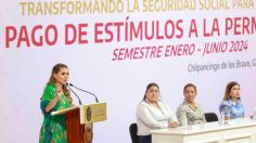 Evelyn Salgado entrega estímulos a la permanencia a mil 600 servidores públicos del estado