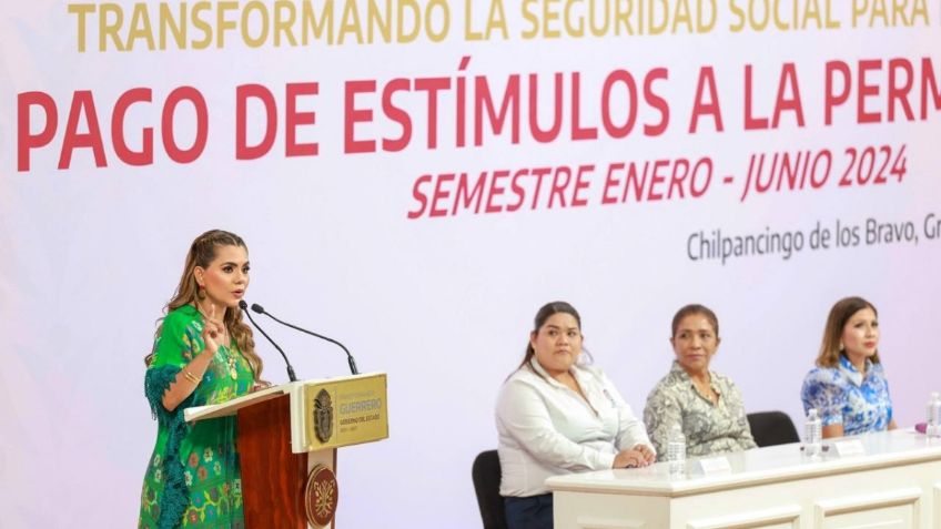 Evelyn Salgado entrega estímulos a la permanencia a mil 600 servidores públicos del estado