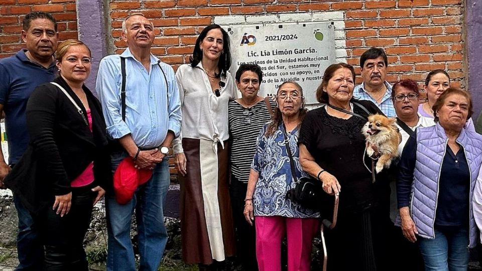 Arturo Vargas, representante de los vecinos aseguró que la placa 'es un agradecimiento a su persona' y 'que simboliza nuestro respeto y cariño hacia usted”.