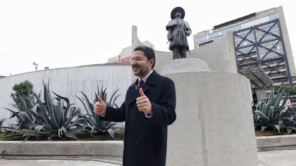 Martí Batres en la glorieta de Insurgentes