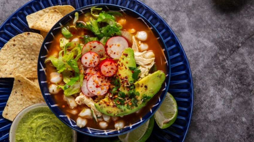 Tres reglas de modales para comer pozole durante las fiestas patrias