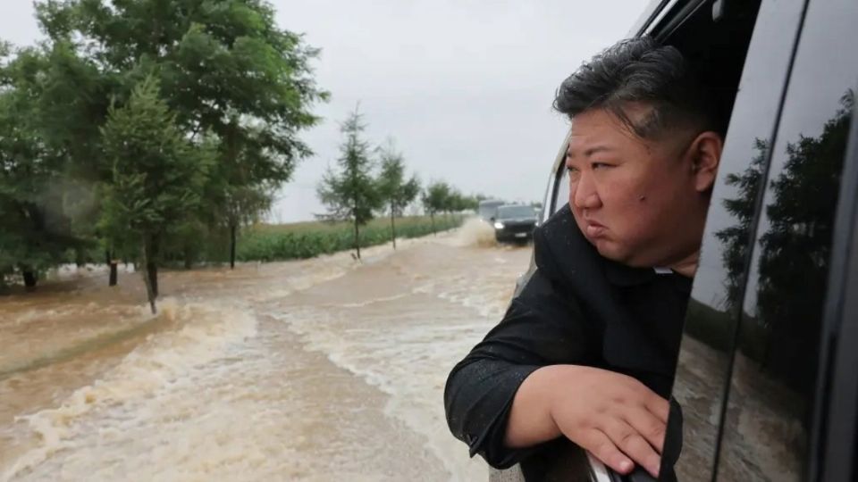 El líder norcoreano pidió mano dura con los responsables de la infraestructura colapsada.