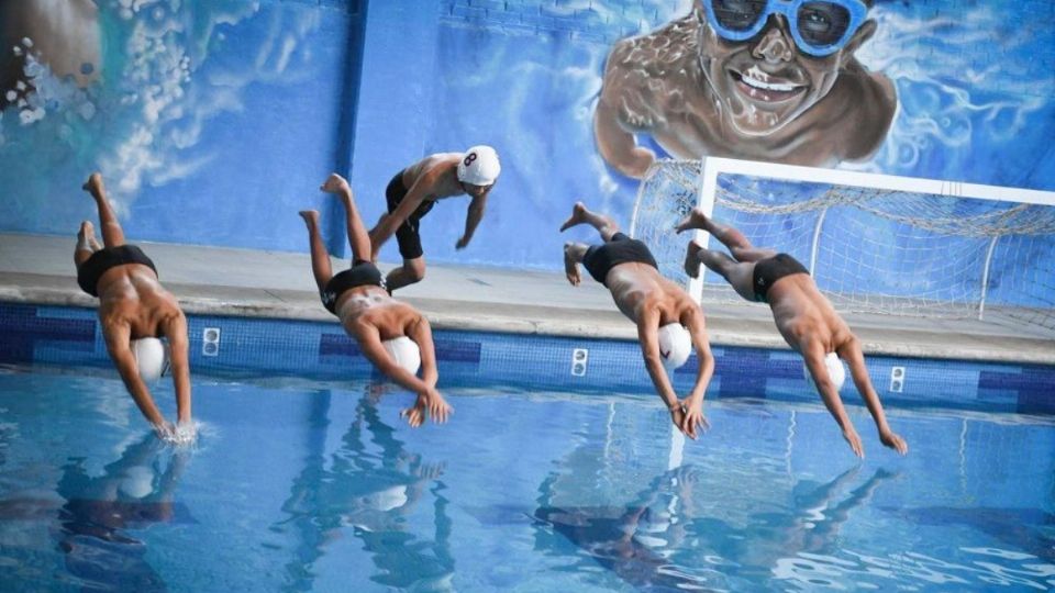 Se abrirán nuevos 800  lugares para clases de natación completamente gratuitas.