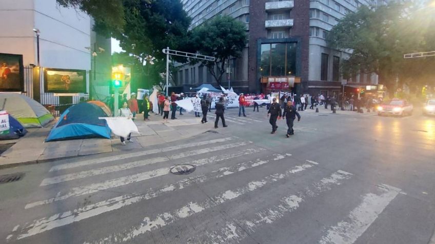 Manifestantes contra la reforma al Poder Judicial bloquean accesos a la Cámara de Senadores