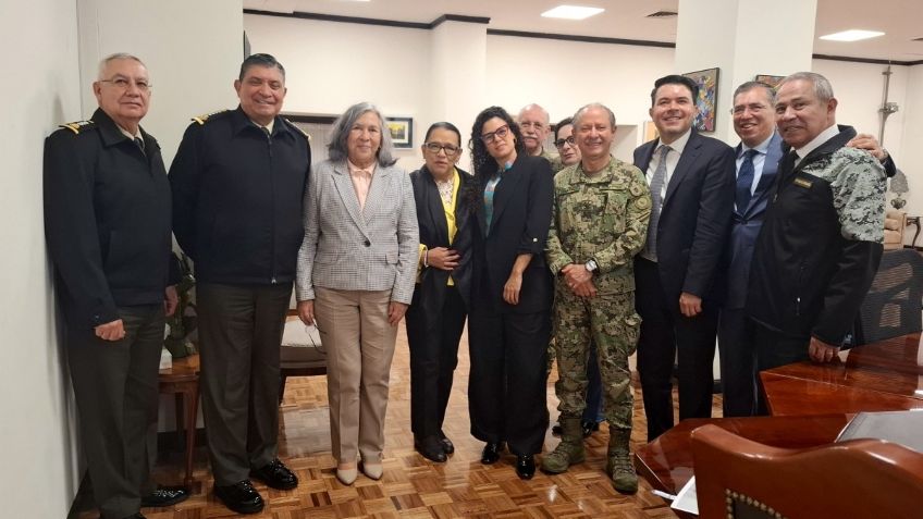 Celebran cumpleaños de Rosa Icela Rodríguez con tamales y champurrado