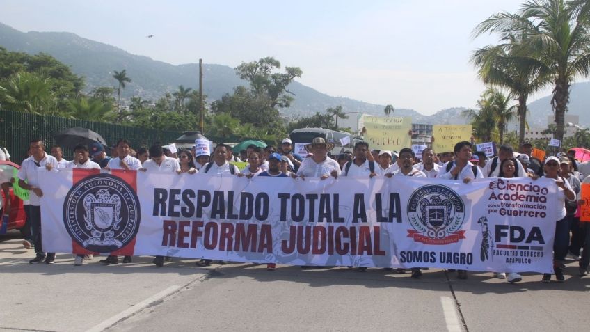 Marchan estudiantes en Guerrero y Veracruz a favor de la reforma al Poder Judicial