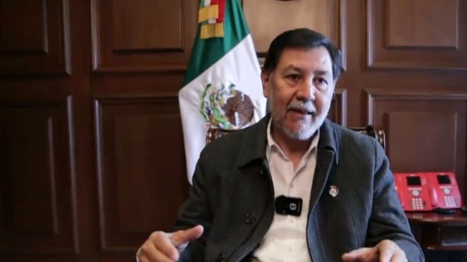 Fernández Noroña explicó las razones de la sesión en sede alterna.