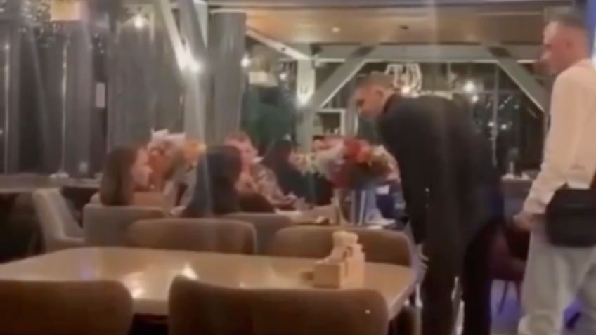 VIDEO: sujeto rompe vaso en el rostro a una mujer dejándola desfigurada en medio de un restaurante