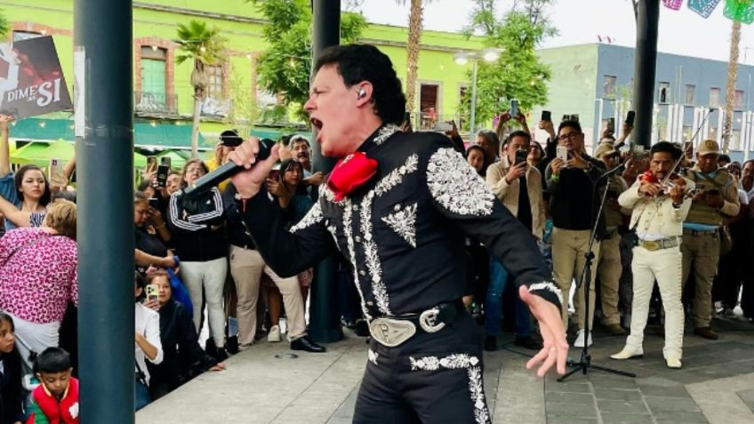 Pedro Fernández sorprende con concierto gratis en Garibaldi: VIDEO