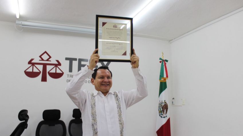 Huacho Díaz Mena recibe constancia de gobernador electo de Yucatán de manos del Tribunal Electoral