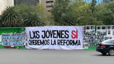 Jóvenes montan performance a favor de la reforma en el Senado