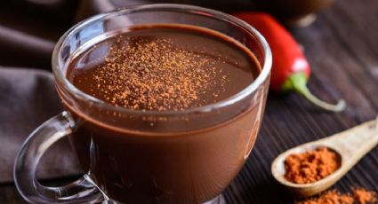 Chocolate caliente con chile, la receta más atrevida para acompañar tus tamales y calentar tus mañanas