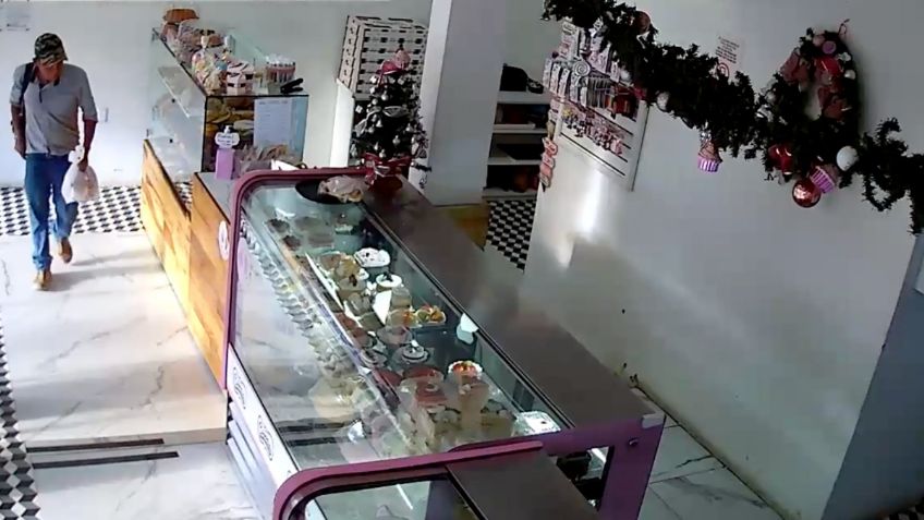 ¡Hasta con itacate! Sujeto atraca pastelería y se lleva dinero y alimentos | VIDEO