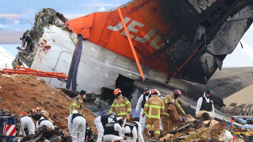 Cajas negras de avión accidentado en Corea del Sur dejaron de grabar cuatro minutos antes del desastre