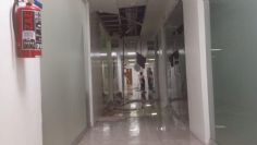 Cae plafón en hospital tras sismo de 6.1 de HOY domingo | FOTOS