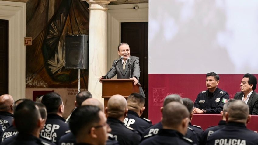 Alfonso Durazo crea Policía Estatal mejor capacitada; reconoce a elementos por 30 años de servicio