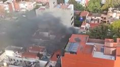 Fuerte incendio consume en su totalidad la recámara de una casa en la colonia Roma