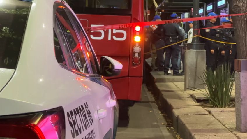 Muere pasajero de la tercera edad al interior de una unidad del Metrobús, frente al Ángel de la Independencia