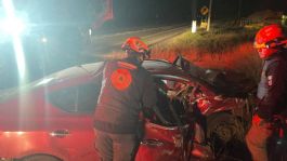 Foto que representa a Intentan ganarle el paso al tren y sufren fatal choque; un hombre y una mujer murieron