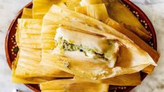 Así se preparan los tamales de pollo en salsa verde, según la receta mexicana