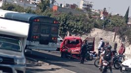 Foto que representa a Fuerte accidente en la México-Puebla, transporte escolar impacta a 6 vehículos: alternativas viales