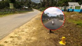 Foto que representa a IMÁGENES FUERTES: motociclista intenta rebasar un coche y termina estrellándose contra un camión