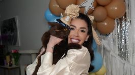 Foto que representa a Karime Pindter organiza lujosa fiesta de cumpleaños para su gato Norris: FOTOS