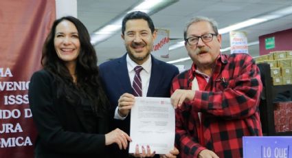 Martí Batres firma convenio con FCE para la venta de libros a bajo costo en todas las sucursales del SuperISSSTE