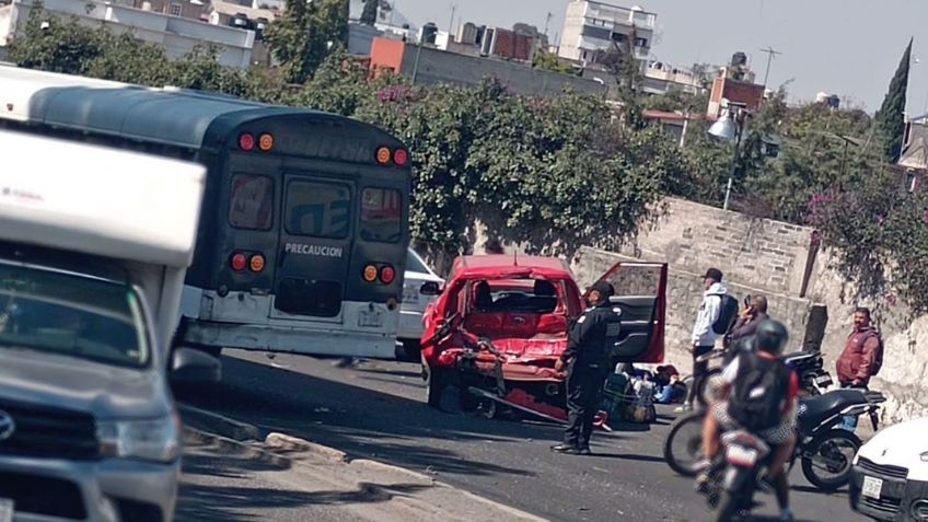 Fuerte accidente en la México-Puebla, transporte escolar impacta a 6 vehículos: alternativas viales