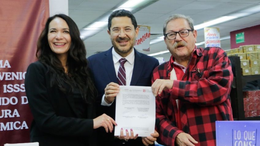 Martí Batres firma convenio con FCE para la venta de libros a bajo costo en todas las sucursales del SuperISSSTE