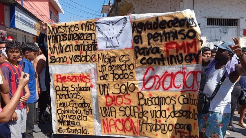 Migrantes irrumpen informe de actividades en Escuintla, piden su regulación migratoria