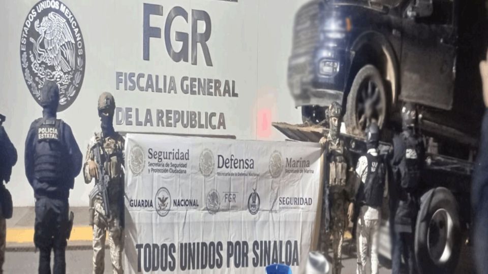 En Sinaloa, elementos del Ejército Mexicano y FGR, aseguraron dos ametralladoras, nueve armas largas, 19 cargadores, 2,781 cartuchos, un aditamento lanzagranadas