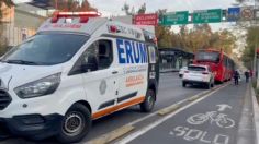 Metrobús choca contra un automóvil en la estación Río de Guadalupe; hay 2 lesionados