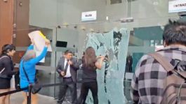 Foto que representa a Manifestantes rompen vidrios de instalaciones del Poder Judicial; piden justicia tras liberación de un feminicida